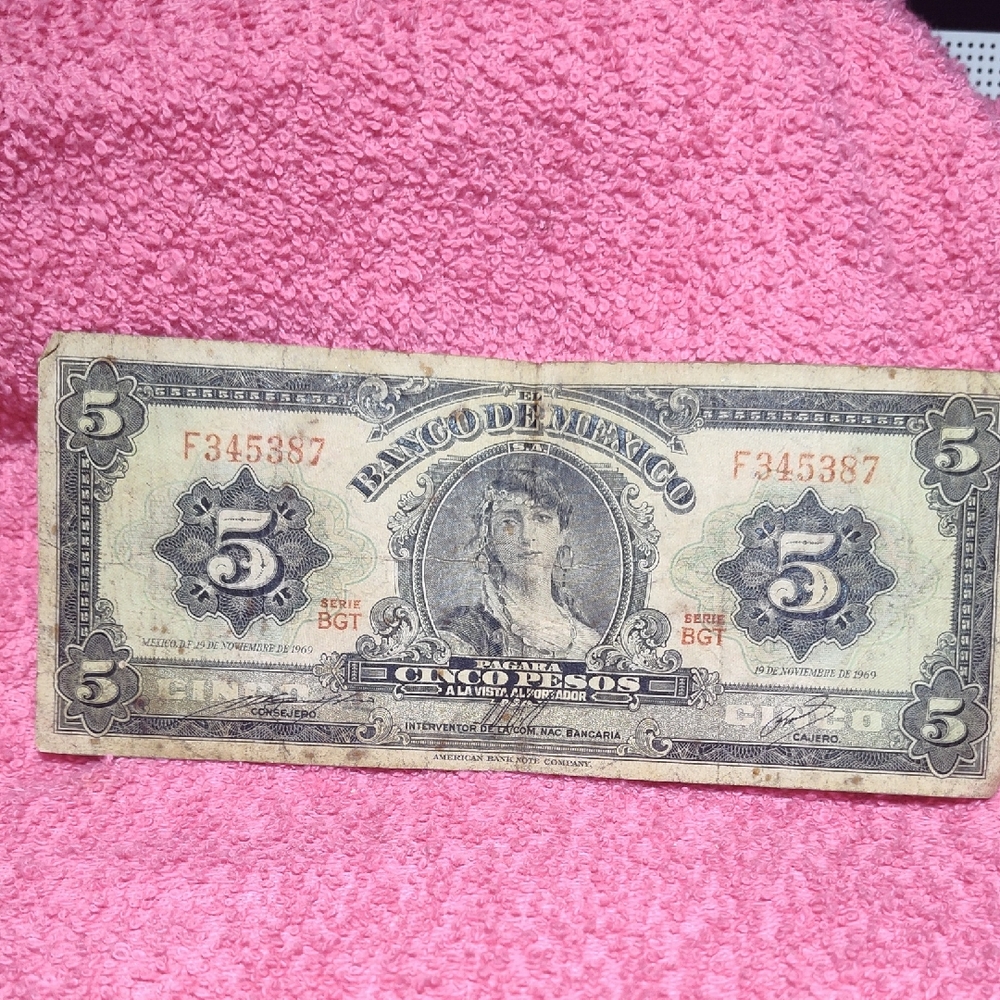 Banco de Mexico Cinco Pesos Vintage Note - Black and Beige